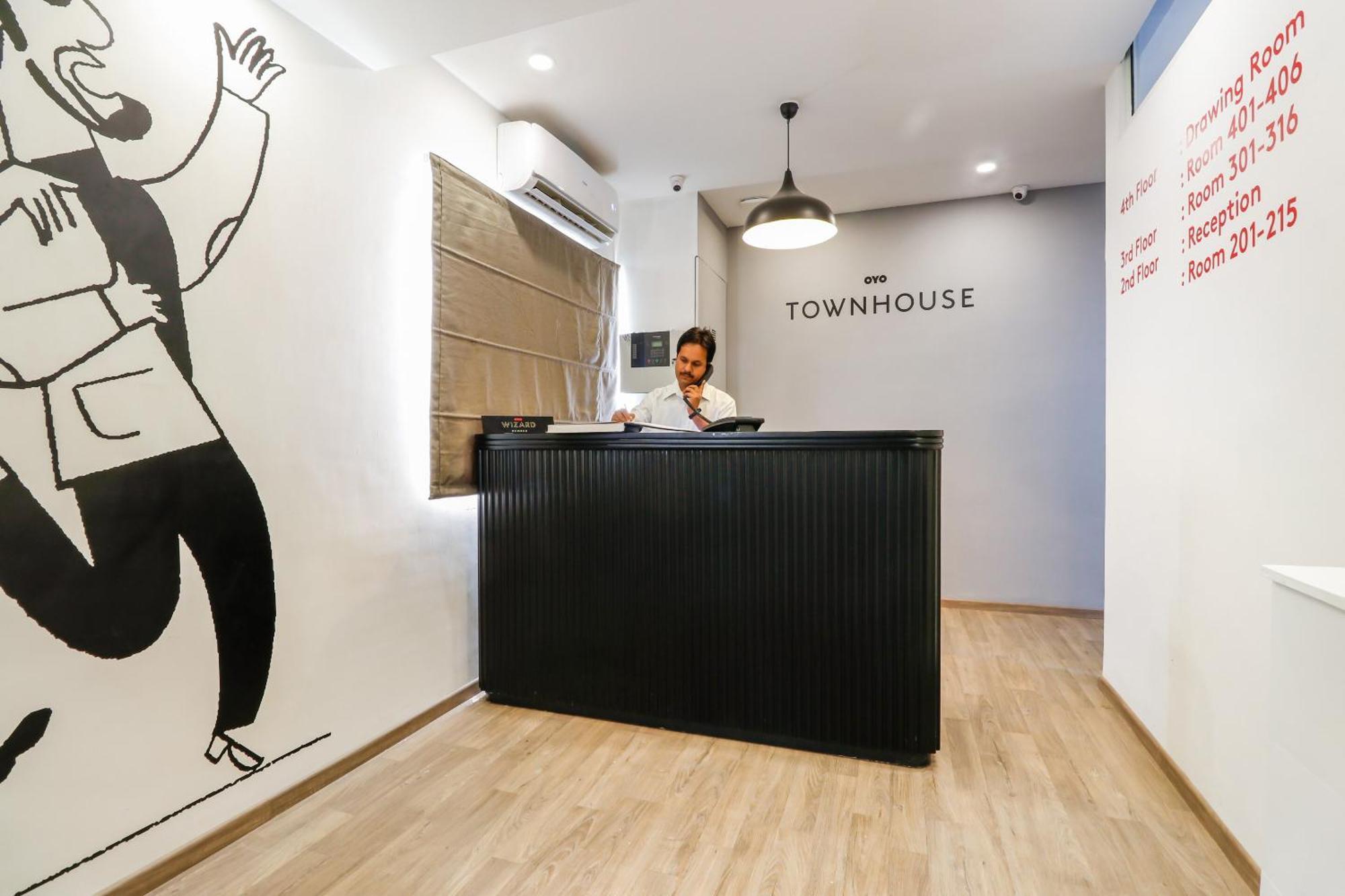 Super Townhouse The Landmark Индор Екстериор снимка